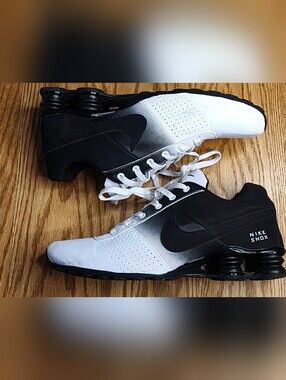 Nike Shox Deliver Sneakers Mens Size 10 Like New Highly Desired Colorway